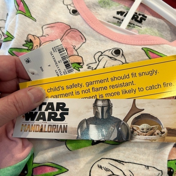 Copy - Nwt Disney 4 Piece Pajama Sets “Mandalorian- Baby Yoda” Size 4 - Picture 4 of 5